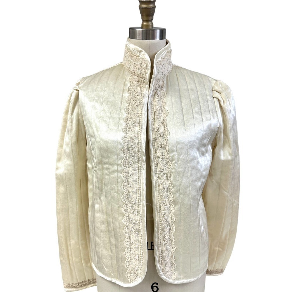 VTG Jessica's Gunnies ( Gunne Sax) Cream Quilted Satin Jacket Lace Trim NWOT S/M